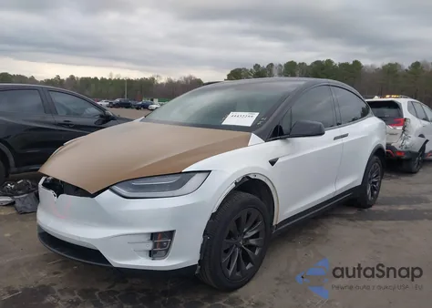 2018 Tesla Model X 100D/75D/P100D z USA, uszkodzony, nr VIN 5YJXCAE2XJF102379